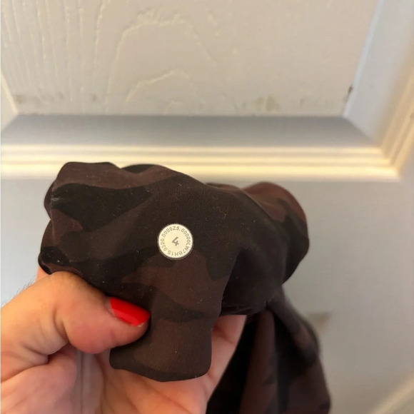 Lululemon Invigorate High-Rise Short 10"
Heritage 365 Camo Brown Earth Multi - Picture 7 of 7